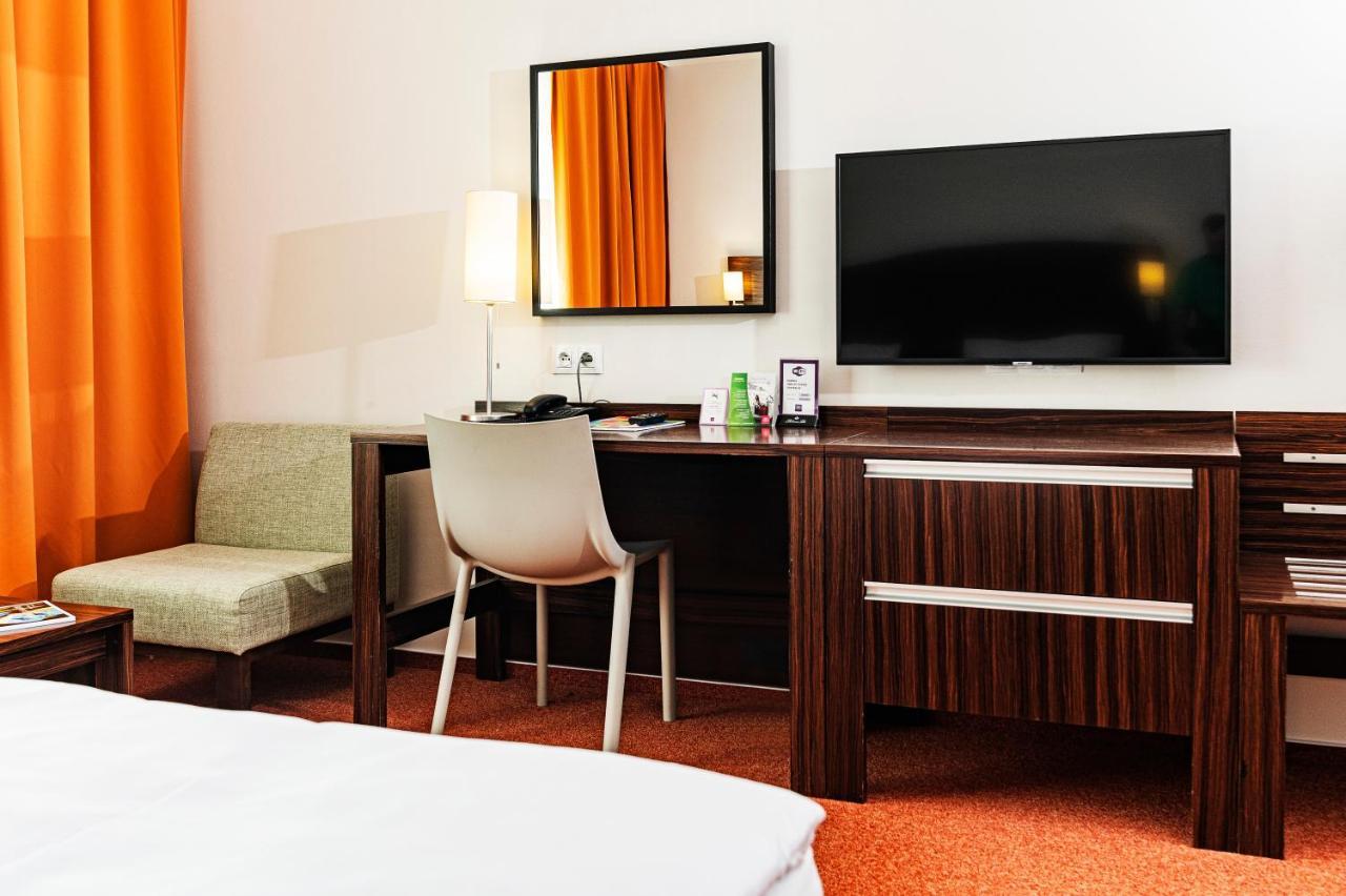 Hotel Euro Пардубице Екстериор снимка