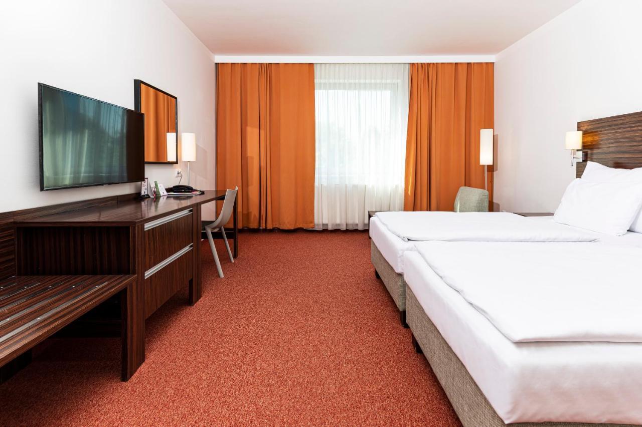 Hotel Euro Пардубице Екстериор снимка