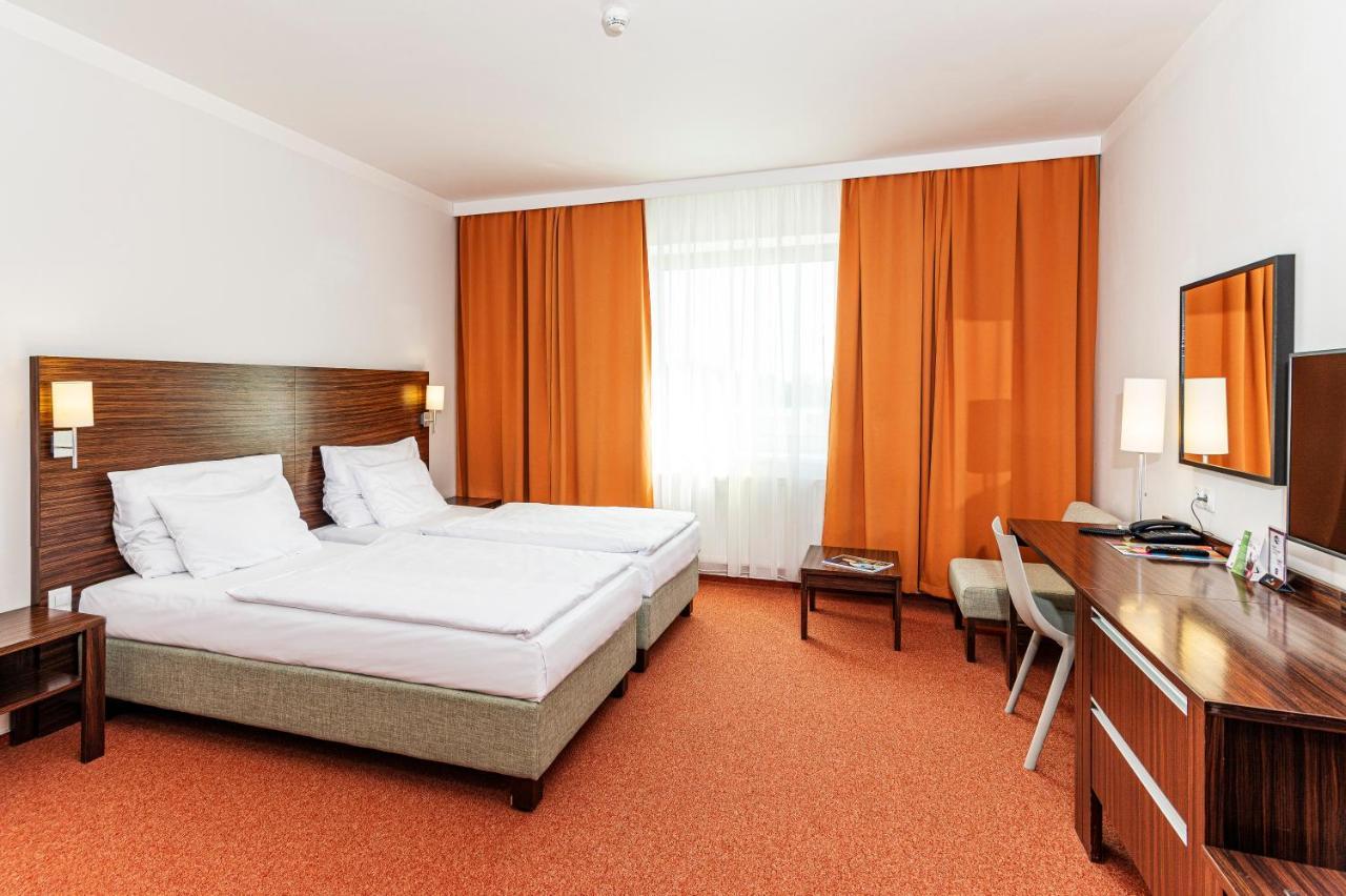 Hotel Euro Пардубице Екстериор снимка