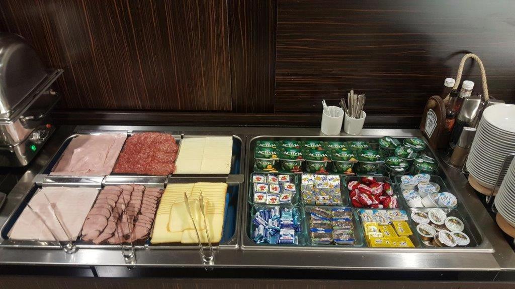 Hotel Euro Пардубице Екстериор снимка