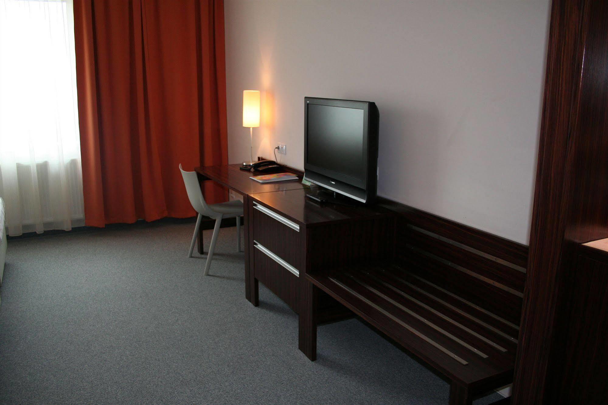 Hotel Euro Пардубице Екстериор снимка