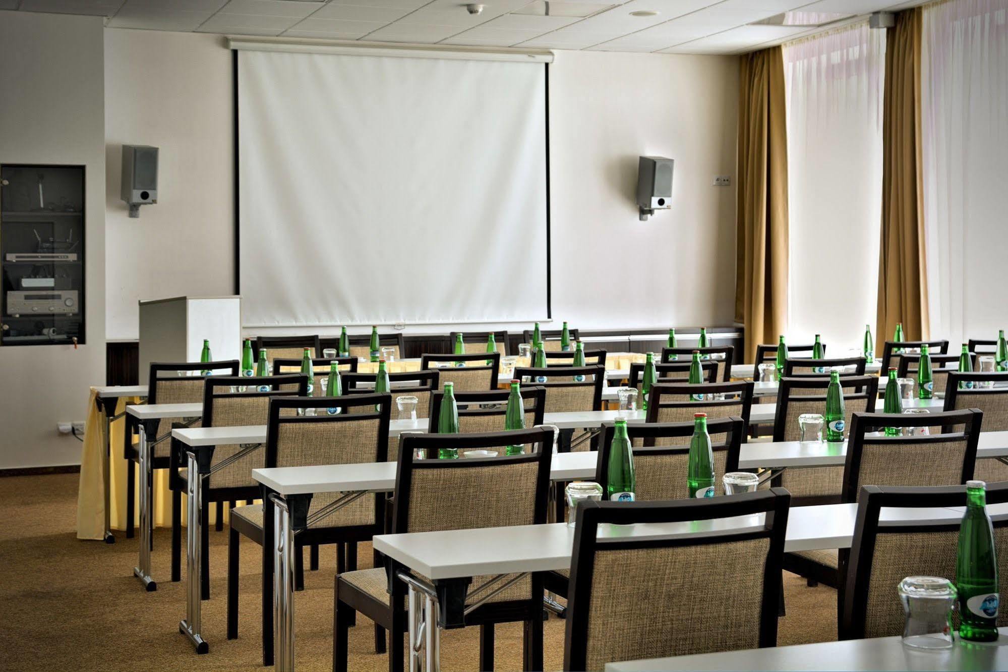 Hotel Euro Пардубице Екстериор снимка