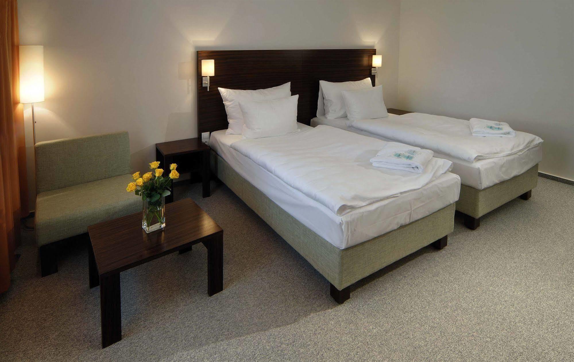 Hotel Euro Пардубице Екстериор снимка