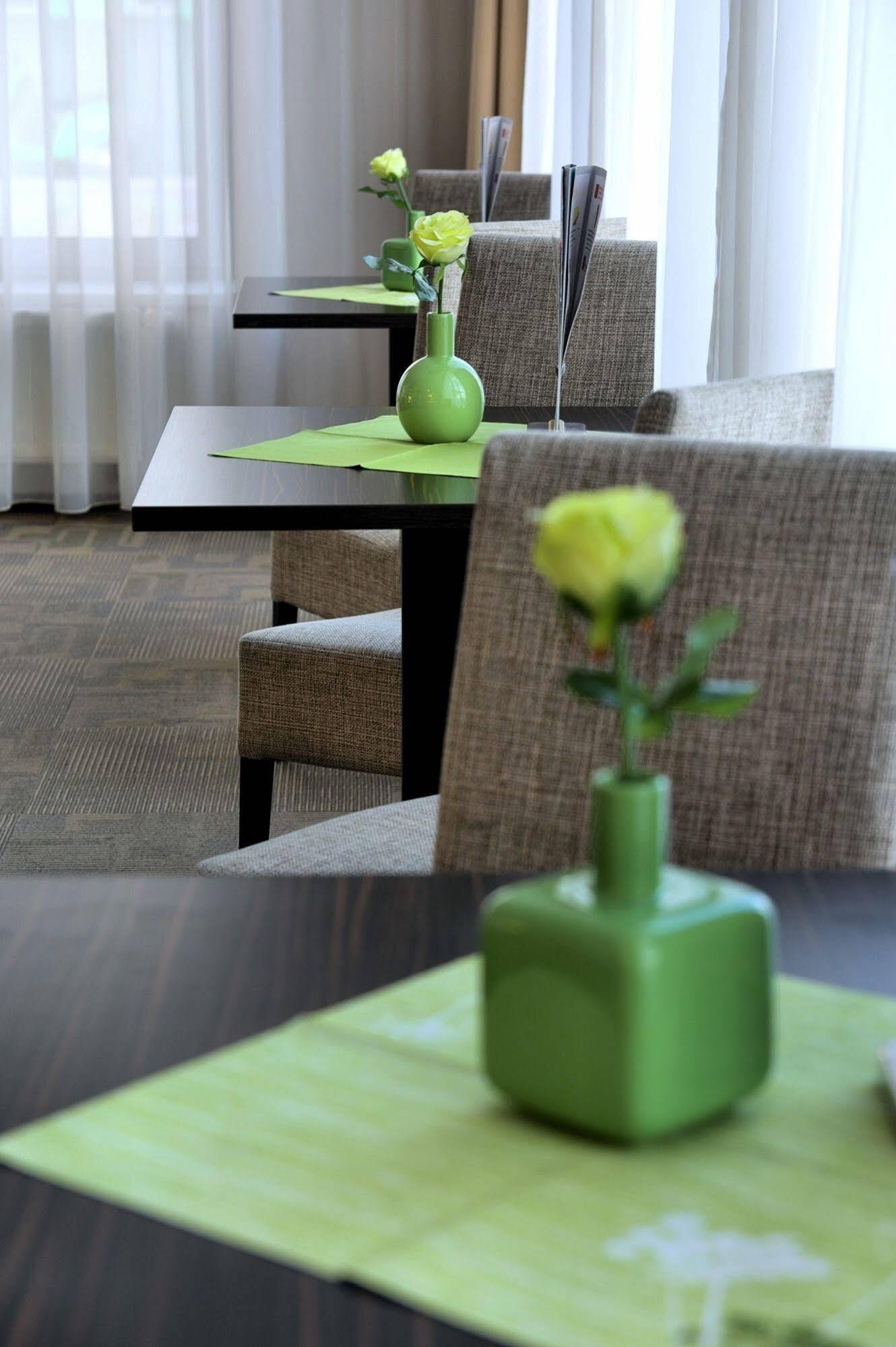 Hotel Euro Пардубице Екстериор снимка