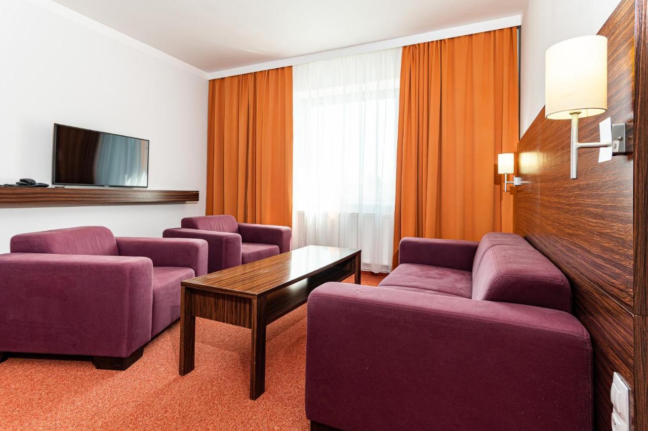 Hotel Euro Пардубице Екстериор снимка