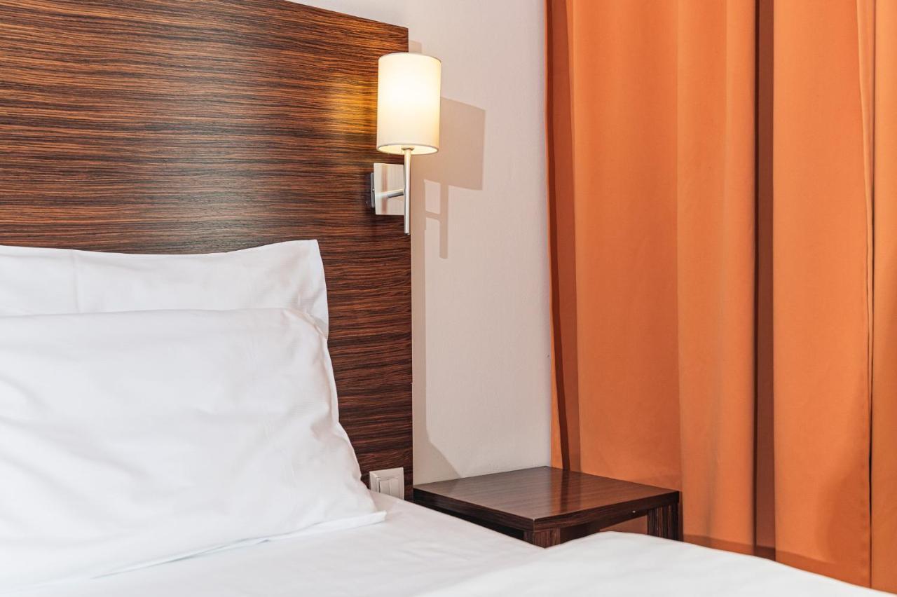 Hotel Euro Пардубице Екстериор снимка